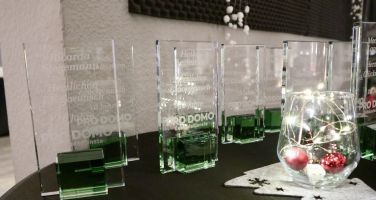 Ein Fest der Treue: pro domo feiert langjährige Mitarbeiter/innen bei der Weihnachtsfeier 2025